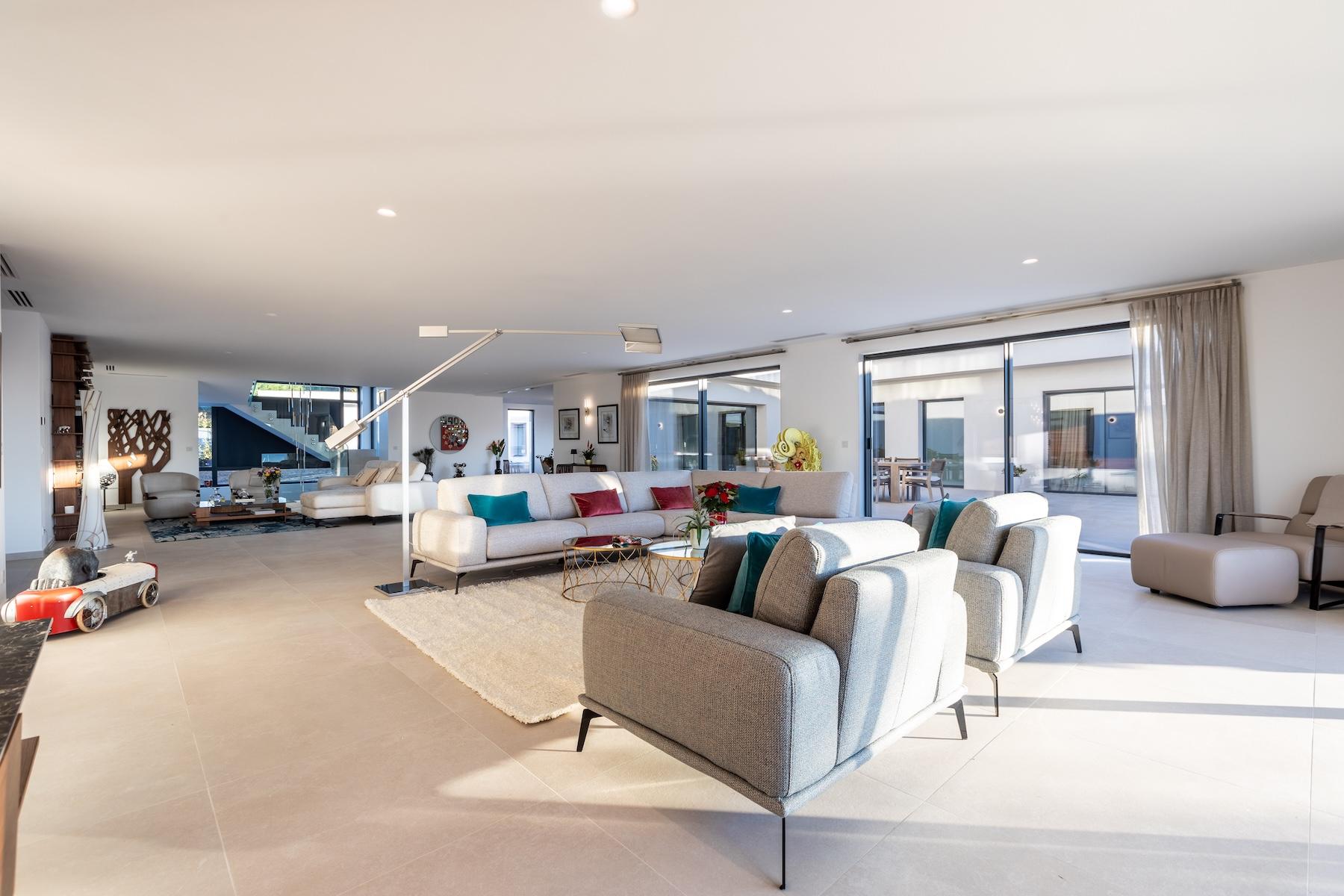 SALON BIBLIOTHEQUE 2